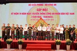 Tổng Bí thư, Chủ tịch nước Tô Lâm cùng các lãnh đạo Đảng, Nhà nước dự gặp mặt nhân Kỷ niệm 79 năm Ngày truyền thống Công an nhân dân. (Ảnh: Trí Dũng/TTXVN)