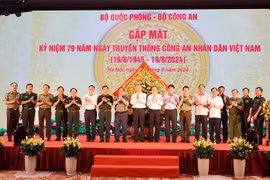 Tổng Bí thư, Chủ tịch nước Tô Lâm cùng các lãnh đạo Đảng, Nhà nước dự gặp mặt nhân Kỷ niệm 79 năm Ngày truyền thống Công an nhân dân. (Ảnh: Trí Dũng/TTXVN)