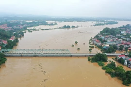 Đến chiều 9/9, nước lũ trên sông Hồng đoạn qua Yên Bái tiếp tục lên chậm. (Ảnh: Tuấn Anh/TTXVN)