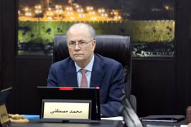 Thủ tướng Palestine Mohammad Mustafa chủ trì cuộc họp đầu tiên của Chính phủ mới tại thành phố Ramallah, Bờ Tây ngày 2/4. (Ảnh: THX/TTXVN)