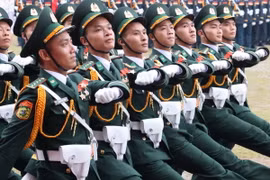 Khối sỹ quan Biên phòng diễu binh trong Lễ kỷ niệm 70 năm Chiến thắng Điện Biên Phủ. (Ảnh: Lâm Khánh/TTXVN)