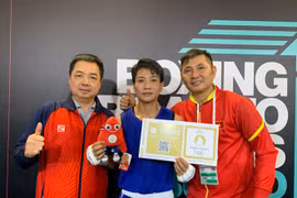 Võ sỹ Võ Thị Kim Ánh (giữa) giành vé dự Olympic Paris 2024. (Ảnh: Liên đoàn Boxing Việt Nam)