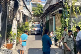 Căn nhà bị cháy nằm sâu trong hẻm. (Ảnh: TTXVN phát)