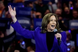 Phó Tổng thống Mỹ Kamala Harris phát biểu tại Đại hội toàn quốc của đảng Dân chủ ở thành phố Chicago, bang Illinois ngày 20/8. (Ảnh: Reuters/TTXVN)
