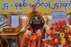 Đại đức Thích Thiện Ngọc là vị sư trẻ nhất của Việt Nam từ trước đến nay nhận danh hiệu cao quý này của Chính phủ Myanmar. (Ảnh: TTXVN phát)