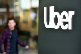 Biểu tượng của Hãng xe công nghệ Uber tại trụ sở công ty ở San Francisco, California, Mỹ. (Ảnh: AFP/TTXVN)