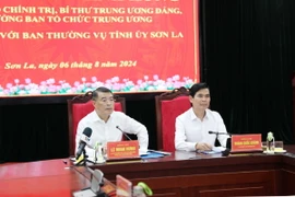 Ủy viên Bộ Chính trị, Bí thư Trung ương Đảng, Trưởng Ban Tổ chức Trung ương Lê Minh Hưng và Bí thư Tỉnh ủy Sơn La Hoàng Quốc Khánh chủ trì buổi làm việc. (Ảnh: Nguyễn Cường/TTXVN)