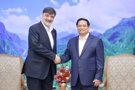 Thủ tướng Phạm Minh Chính tiếp Tư lệnh Thực thi pháp luật Iran Ahmad Reza Radan. (Ảnh: Dương Giang/TTXVN)