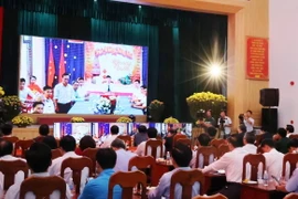 Điểm cầu thành phố Nha Trang kết nối với điểm cầu xã Sinh Tồn, huyện Trường Sa. (Ảnh: Tiên Minh/TTXVN)