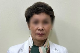 Đối tượng Bùi Thị Lượng tại cơ quan công an. (Ảnh: TTXVN phát)