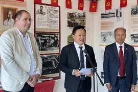 Phó Tổng Biên tập Báo Nhân Dân Phan Văn Hùng phát biểu tại buổi khai trương. (Ảnh: Nguyễn Tuyên/TTXVN)