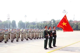 Cán bộ, sỹ quan, quân nhân Cục Gìn giữ Hòa bình Việt Nam tại Lễ báo công dâng Bác. (Ảnh: Trọng Đức/TTXVN)