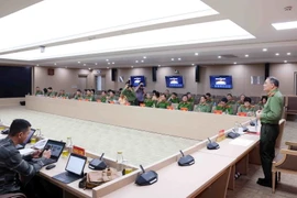 Trung tướng Tô Ân Xô, Người phát ngôn Bộ Công an thông tin tới các cơ quan thông tấn, báo chí tại buổi họp báo. (Ảnh: Phạm Kiên/TTXVN)