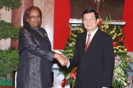 Chủ tịch nước Trương Tấn Sang tiếp bà Maria Candida Teixeira, Bộ trưởng Khoa học Công nghệ Cộng hòa Angola. (Ảnh: Nguyễn Khang/TTXVN)