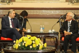 Chủ tịch UBND TP.HCM Lê Hoàng Quân tiếp Ngài Klaus Wowereit, Thủ hiến – Thị trưởng thành phố Berlin (Đức). (Ảnh:Phương Vy/TTXVN)