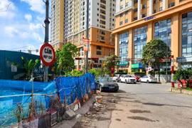 Khu chợ cóc ở trong khu đô thị mới Kim Văn Kim Lũ đã bị "giải tỏa," cấm hoạt động. (Ảnh: HV/Vietnam+)