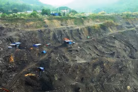 Một góc khu vực khai trường của Mỏ than Phấn Mễ. (Ảnh: HV/Vietnam+) 