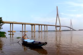 Cầu Cần Thơ nối liền hai bờ sông Hậu của Việt Nam, sử dụng vốn viện trợ của Nhật Bản. (Ảnh: Duy Khương/TTXVN)