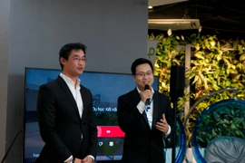 Tiến sỹ Philipp Rösler chia sẻ tinh thần khởi nghiệp với những lãnh đạo trẻ của Việt Nam. (Ảnh: Vietnam+)