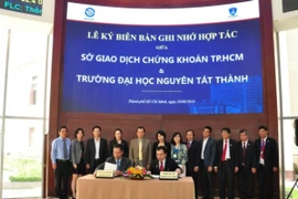 Sở Giao dịch Chứng khoán Thành phố Hồ Chí Minh ký kết MoU với Trường đại học Nguyễn Tất Thành, ngày 18/8. (Ảnh: HoSE)