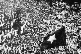 Tại Sài Gòn, ngày 25/8, hơn một triệu quần chúng nội thành và ven đô cùng một số tỉnh lân cận tiến hành míttinh, tuần hành vũ trang khổng lồ, lật đổ chính quyền phátxít Nhật. (Ảnh: Tư liệu/TTXVN phát)