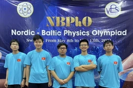 Đội tuyển học sinh Hà Nội tham dự kỳ thi Olympic vật lý Bắc Âu - Baltic năm 2021. (Ảnh: TTXVN phát)