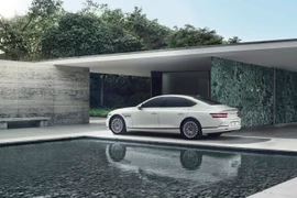 Mẫu ôtô điện Genesis G80 của Hyundai được giới thiệu ngày 7/7/2021. (Ảnh: Yonhap/TTXVN)