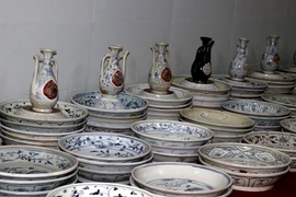 Các hiện vật được trục vớt từ các tàu cổ bị đắm trên vùng biển Việt Nam. (Ảnh: Sỹ Thắng/TTXVN)