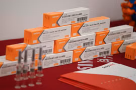 Vaccine ngừa COVID-19 của công ty Trung Quốc Sinovac. (Ảnh: AFP/TTXVN)