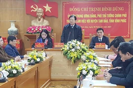 Phó Thủ tướng Trịnh Đình Dũng phát biểu tại buổi làm việc với lãnh đạo huyện Tam Đảo. (Ảnh: Nguyễn Trọng Lịch/TTXVN)