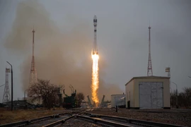 Rên lửa Soyuz của Nga mang theo các vệ tinh rời bệ phóng ở sân bay vũ trụ Baikonur tại Kazakhstan ngày 22/3/2021. (Ảnh: AFP/TTXVN)