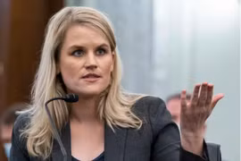 Cựu giám đốc Facebook, Frances Haugen, phát biểu trong phiên điều trần tại Capitol Hill, ngày 5/10. (Nguồn: AP)