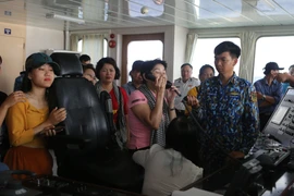 Xúc động phút giao lưu qua sóng radio với chiến sỹ nhà giàn KD1/8