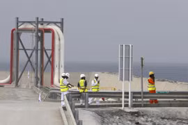 Hệ thống đường ống dẫn dầu tại Fujairah, Các Tiểu vương quốc Arab Thống nhất (UAE). (Ảnh: AFP/TTXVN)