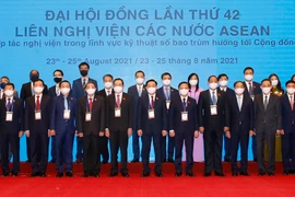 Chủ tịch Quốc hội Vương Đình Huệ và các đại biểu tham dự Đại hội đồng AIPA lần thứ 42 (AIPA-42). (Ảnh: Doãn Tấn/TTXVN)