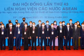 Chủ tịch Quốc hội Vương Đình Huệ và các đại biểu tham dự Đại hội đồng AIPA lần thứ 42 (AIPA-42). (Ảnh: Doãn Tấn/TTXVN)