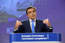 Phó Chủ tịch Ủy ban châu Âu Margaritis Schinas. (Ảnh: AFP/TTXVN)
