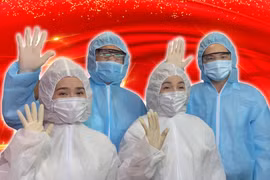 Các nghệ sỹ hát trong MV 'Nước mắt và nụ cười' của Sân khấu Sen Việt thực hiện các quy tắc an toàn trong quá trình ghi hình MV. (Nguồn: thanhnien.vn)