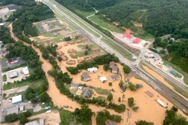Cảnh ngập lụt tại Waverly, bang Tennessee, Mỹ ngày 21/8/2021. (Ảnh: Nashville Fire Department/TTXVN)