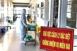 Khu vực cách ly tại Bệnh viện dã chiến số 2 (thành phố Hạ Long, tỉnh Quảng Ninh). (Nguồn: TTXVN phát)