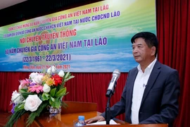 Thiếu tướng Hoàng Quang Hướng, Trưởng Đại diện Cơ quan Công an Việt Nam tại Lào điểm lại những dấu mốc nổi bật trong chặng đường lịch sử 60 năm hợp tác, giúp đỡ và phát triển của lực lượng công an hai nước Việt Nam-Lào. (Ảnh: TTXVN phát)