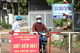 Một chốt kiểm soát tại xã Ea Bhốk, huyện Cư Kuin. (Ảnh: Tuấn Anh/TTXVN)