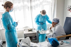 Bệnh nhân COVID-19 được điều trị tại bệnh viện ở Copenhagen, Đan Mạch, ngày 7/5/2020. (Ảnh: AFP/TTXVN)