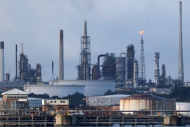 Cơ sở lọc dầu Esso ở Fawley, gần Southampton, Anh ngày 4/10/2021. (Ảnh: AFP/TTXVN)