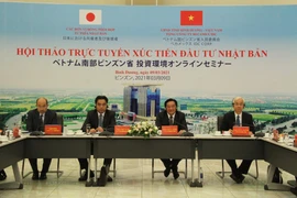 Lãnh đạo UBND tỉnh Bình Dương tham dự điều hành buổi xúc tiến thu hút đầu tư các doanh nghiệp Nhật Bản. (Ảnh: Chí Tưởng/TTXVN)