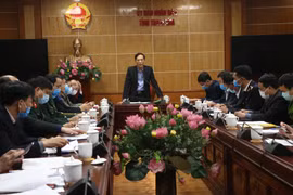 Phó Chủ tịch UBND tỉnh Thanh Hoá Đầu Thanh Tùng yêu cầu các địa phương, sở ngành trong tỉnh thực hiện quyết liệt, hiệu quả các biện pháp phòng chống dịch COVID-19. (Ảnh: Hoa Mai/TTXVN)