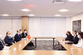 Chủ tịch nước Nguyễn Xuân Phúc tiếp lãnh đạo các tập đoàn. (Ảnh: Thống Nhất/TTXVN)