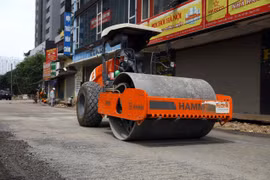 Thi công hầm chui Trung Hòa-Lê Văn Lương. (Ảnh: Huy Hùng/TTXVN)