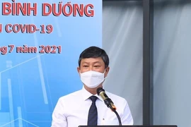 Chủ tịch UBND tỉnh Bình Dương Võ Văn Minh phát biểu tại buổi công bố đưa vào Bệnh viện dã chiến 1.500 giường ở thành phố Thủ Dầu Một. (Ảnh: TTXVN phát)
