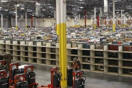 Hàng hóa tại kho của Amazon ở Goodyear, Arizona. (Nguồn: Bloomberg)